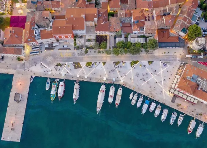 Square Διαμέρισμα *