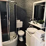 Square Apartment *